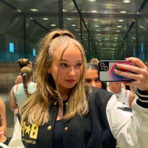 Meet your Posher, Caitlin